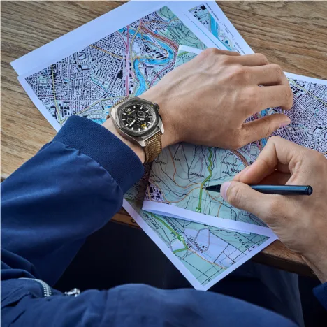 שעון I.N.O.X קרבון רצועת עץ