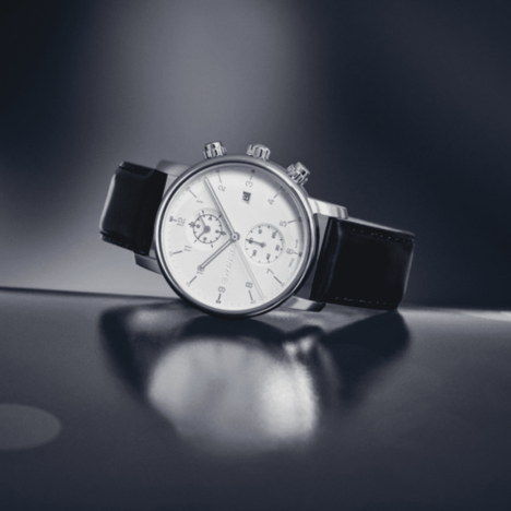 שעון Urban Classic Chrono לוח לבן רצועת עור שחורה 42 מ