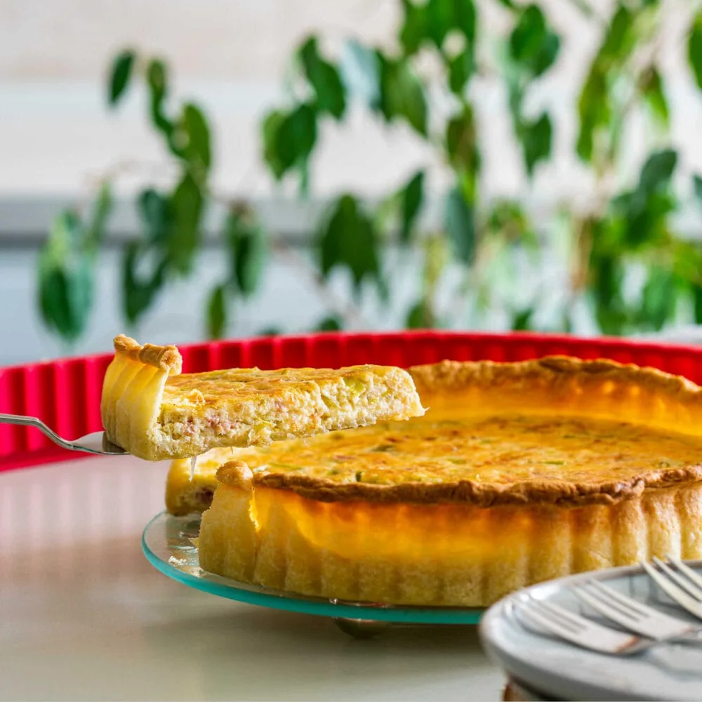 תבנית פאי מתפרקת Quiche dish עם תחתית זכוכית 26 ס"מ אדומה