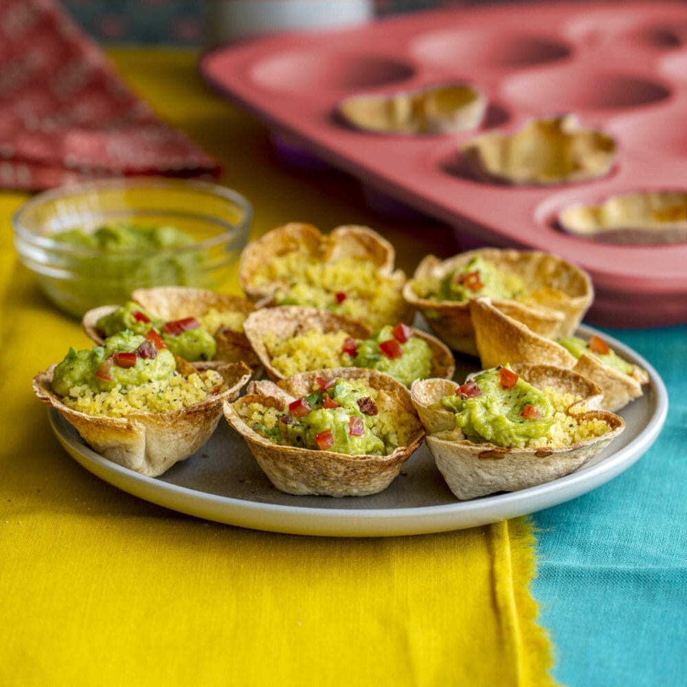 תבנית סיליקון מתקפלת למאפינס 12 שקעים אדומה