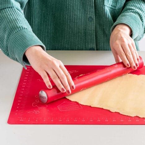 משטח סיליקון לרידוד ואפייה אדום