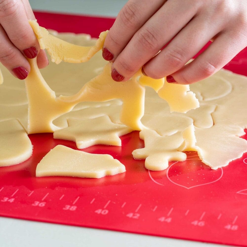 משטח סיליקון לרידוד ואפייה אדום