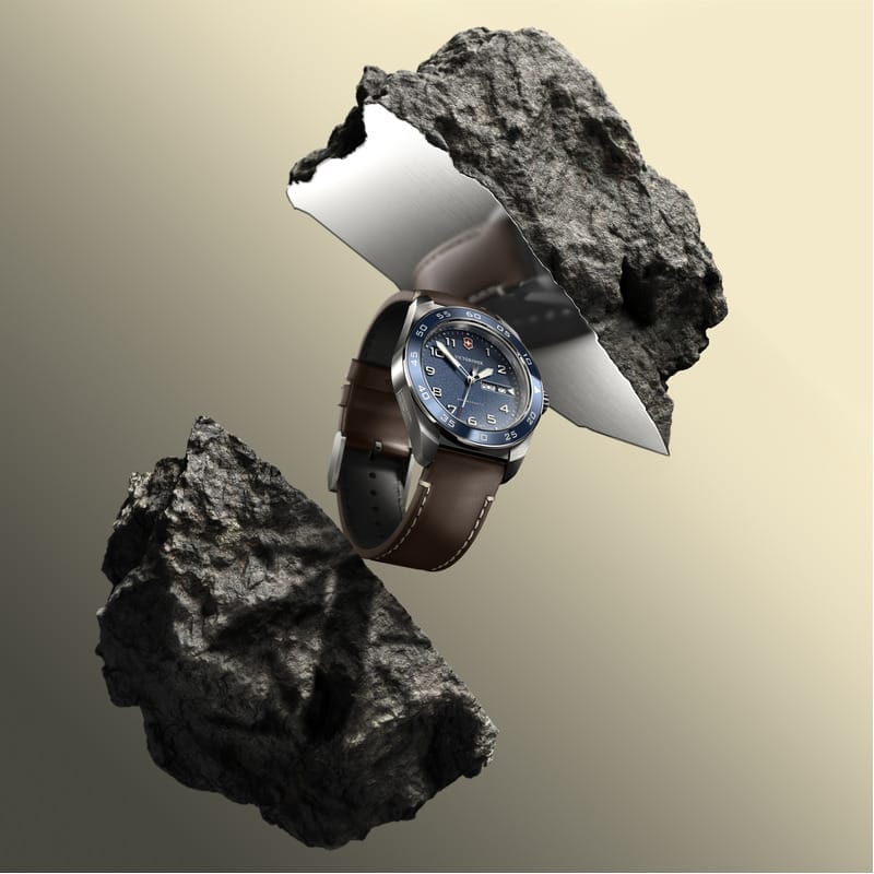 Swiss Army רצועת עור חומה לוח כחול 42 מ"מ