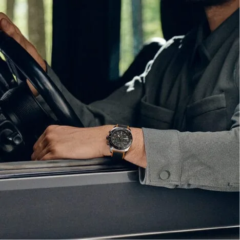 שעון Swiss Army Chrono רצועת גומי שחור כתום לוח שחור 42 מ