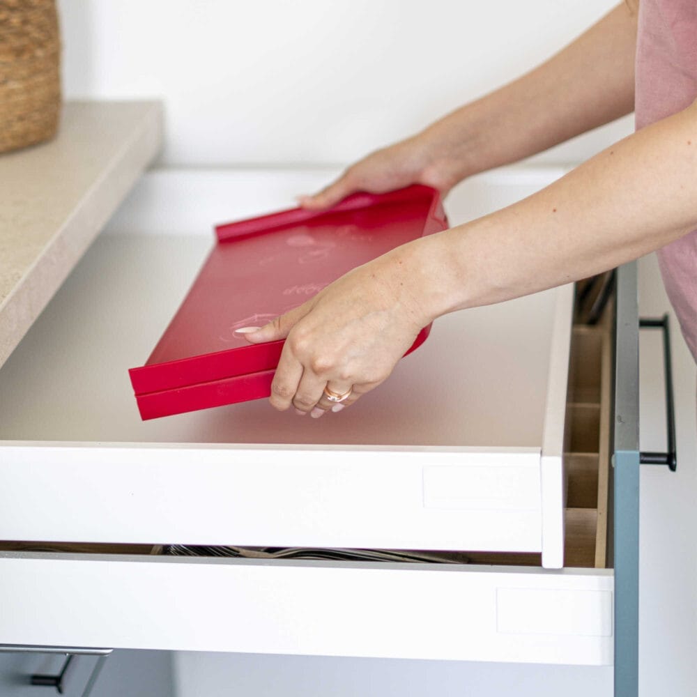 משטח אפיה מתקפל עם מסגרת מתכת מסיליקון אדום