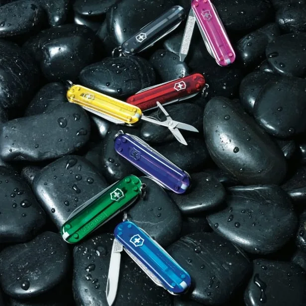 קטגוריית אולרים שוויצרים עם אולר קלאסי במגוון צבעים של ויקטורינוקס