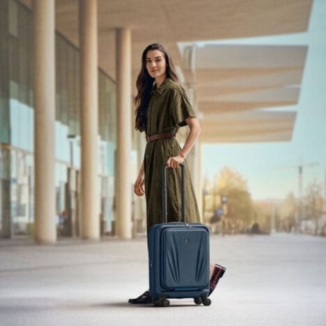 מזוודת טרולי Skyon כחול נייבי- וונגר