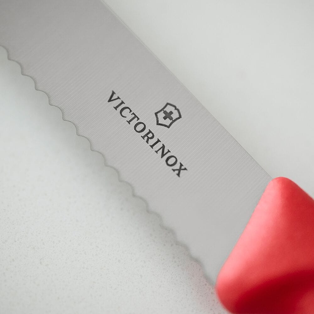 סכין ירקות שוויצרית, להב משונן עגול- אדום צ'ילי