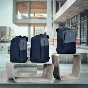 קולקציית אלטמונט מודרן החדשה מוכיחה שאפשר לייצר תיק גב שהוא גם פונקציונלי וגם נראה מעולה בכל סיטואציה.
עם קווים נקיים ובדים שמחזיקים מעמד לאורך זמן ויקטורינוקס יצרו כאן סדרה שמתאימה לכל מי שמעריך סדר ונוחות בתוך השגרה הדינמית.
זה התיק שפשוט סוגר לכם את הפינה של העבודה והפנאי במוצר אחד איכותי שמרגיש נכון בכל פעם מחדש.