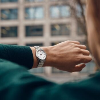 קולקציית השעונים CITY SPORT של וונגר עוצבה בדיוק עבור מי שמחפשים את השילוב המנצח בין שעון בעל מראה דינמי ורענן לבין הדיוק והעמידות שכל כך מזוהים עם המותג. 
האיכות הגבוהה של החומרים ותשומת הלב לכל פרט קטן הופכים אותו להרבה מעבר לאביזר אופנתי, אלא לכלי אמין שילווה אתכם לאורך זמן. 
לכבוד שנת 2026 אנחנו מעניקים לכם 26% הנחה על מבחר דגמים מהקולקציה וזו הזדמנות מצוינת להתחדש בשעון שמשלב סטייל ספורטיבי ואיכות ללא פשרות.

*עד 31.1.26 ו/או עד גמר המלאי, המוקדם מביניהם, ללא כפל מבצעים והטבות, ללא קטגוריית OUTLET.